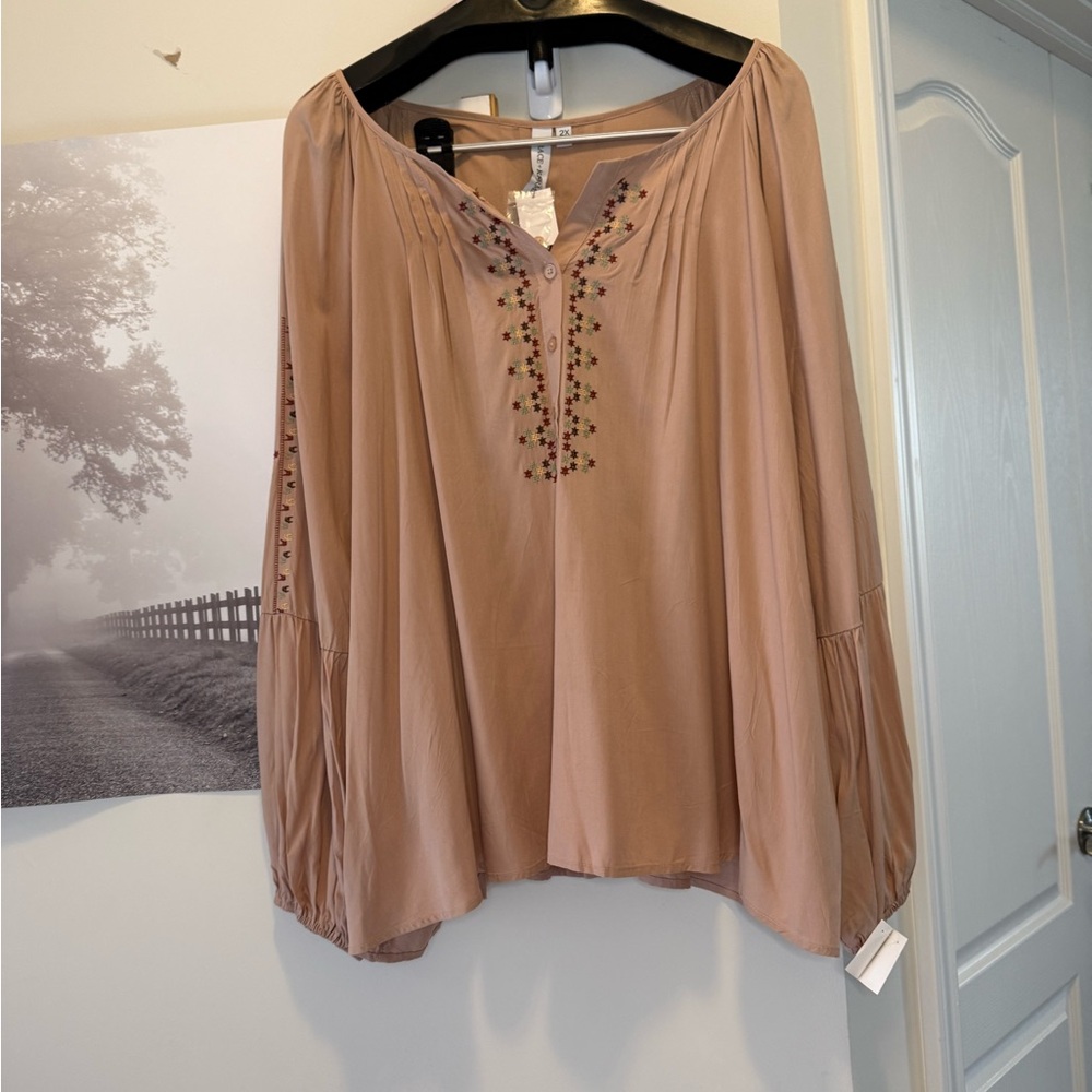 Grace + Karma Women’s 2 X Beige Embroidered Tunic Blouse Balloon Sleeve NWT